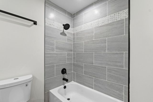 19 E 56th Street, Westmont, IL 60559