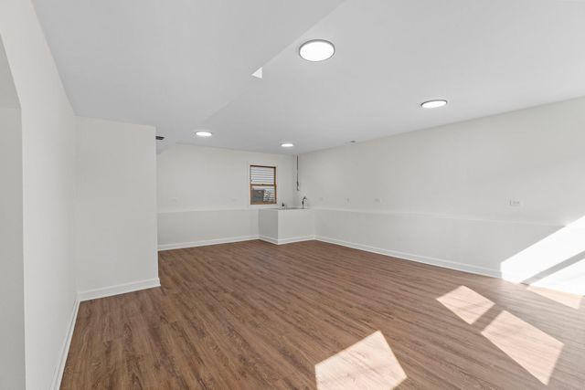 19 E 56th Street, Westmont, IL 60559