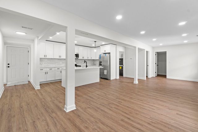 19 E 56th Street, Westmont, IL 60559