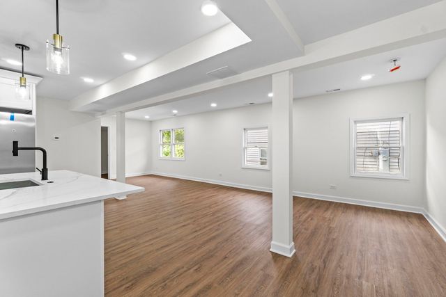 19 E 56th Street, Westmont, IL 60559