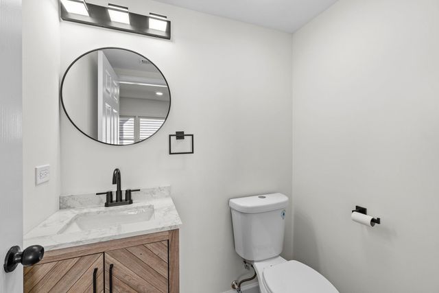 19 E 56th Street, Westmont, IL 60559