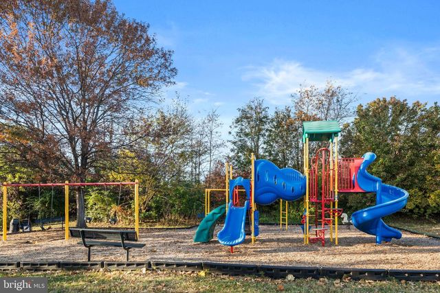 6017-B CURTIER DR #B, Alexandria, VA 22310