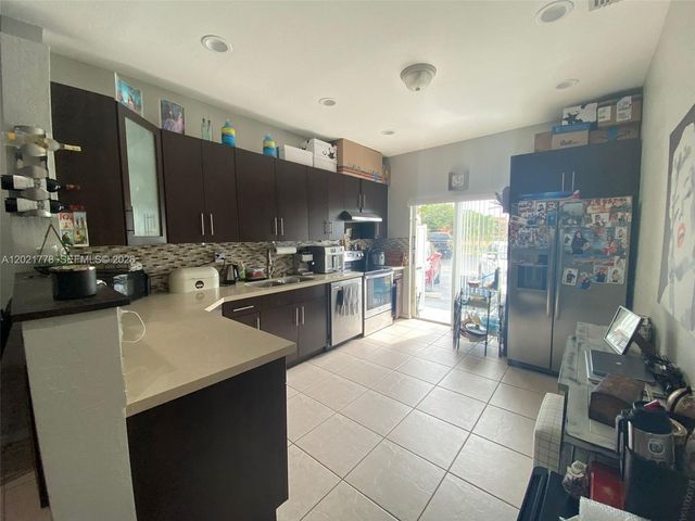 6922 NW 179th St 106-5, Hialeah, FL 33015