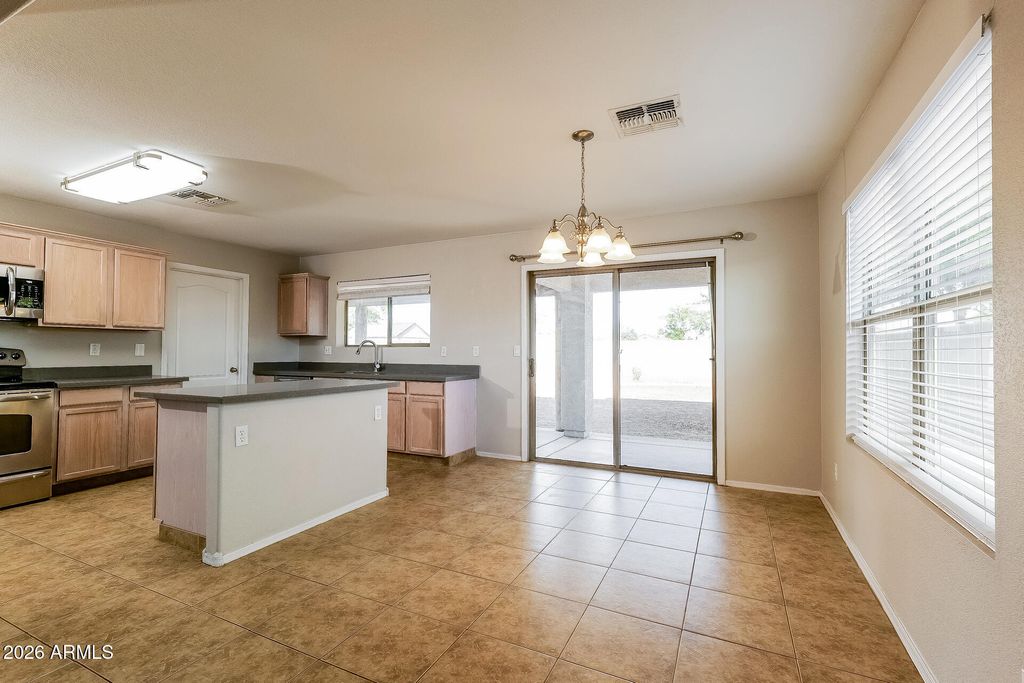 1877 N GREENWAY Lane, Casa Grande, AZ 85122 — photo 5