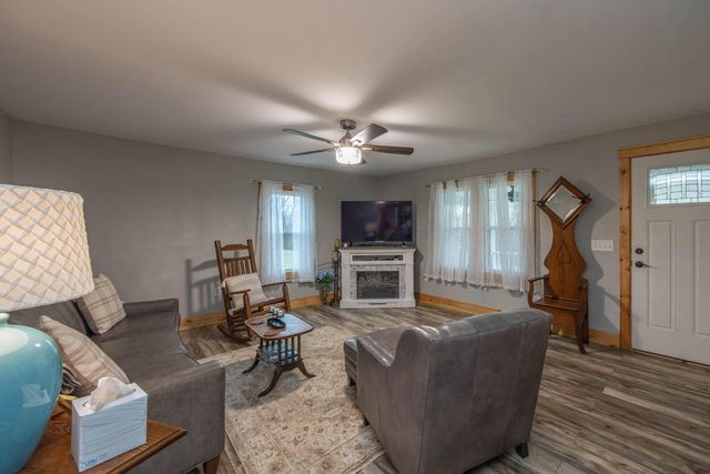 695 Stone Road, Paris, KY 40361