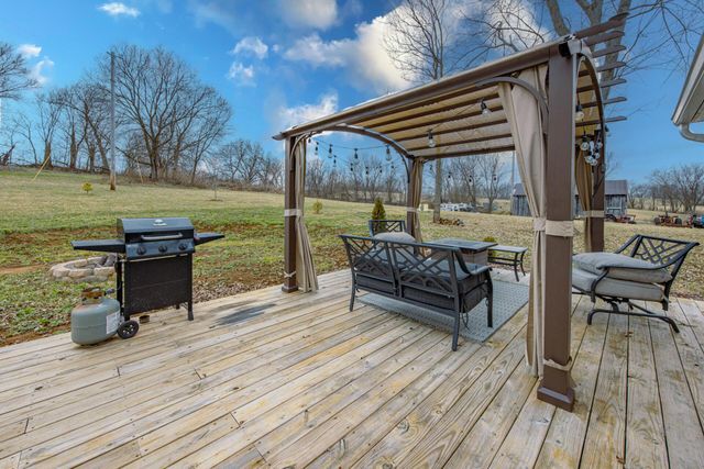 695 Stone Road, Paris, KY 40361