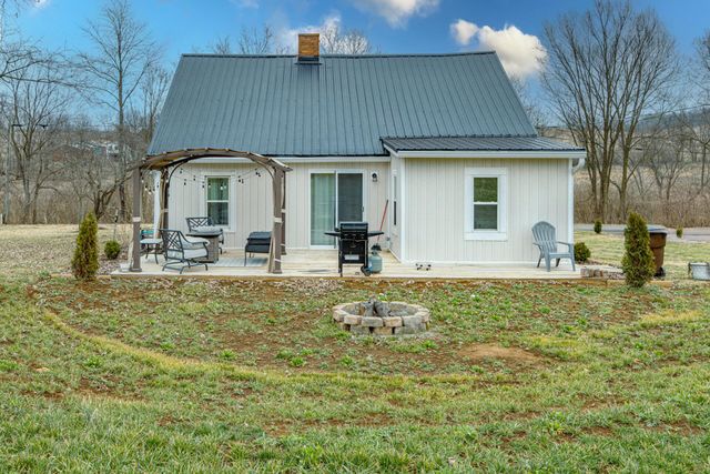 695 Stone Road, Paris, KY 40361