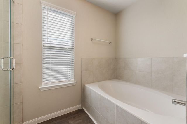 996 Crossing Drive, Bryan, TX 77803