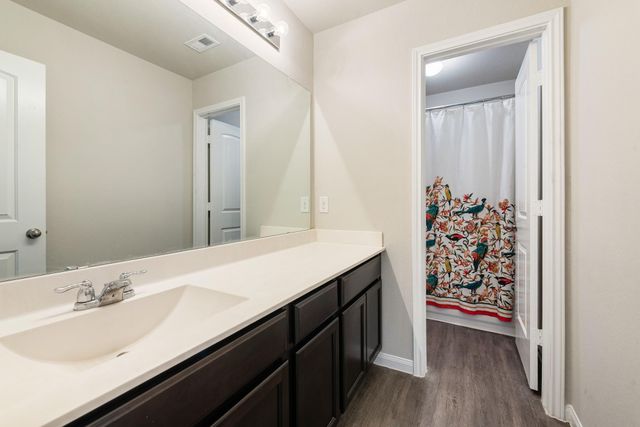 996 Crossing Drive, Bryan, TX 77803