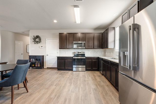 996 Crossing Drive, Bryan, TX 77803