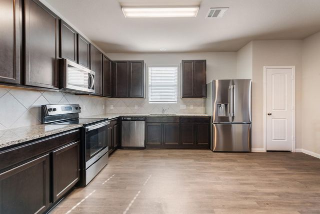 996 Crossing Drive, Bryan, TX 77803