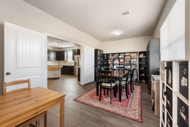 996 Crossing Drive, Bryan, TX 77803