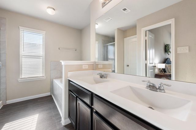 996 Crossing Drive, Bryan, TX 77803