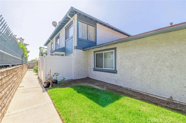 866 W 13th 2, Azusa, CA 91702