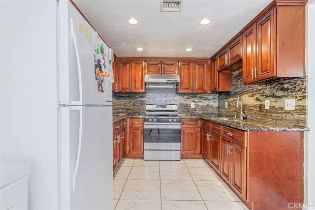 866 W 13th 2, Azusa, CA 91702