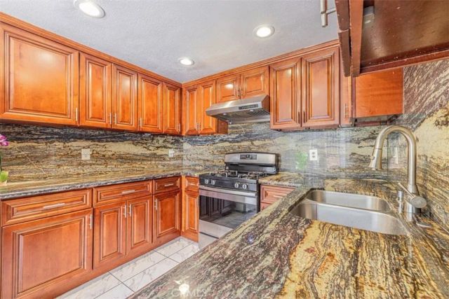 866 W 13th 2, Azusa, CA 91702