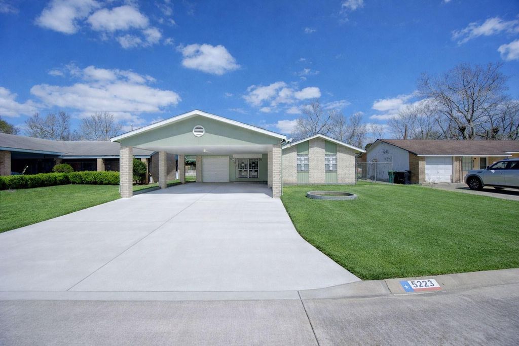 5223 Grace Point Lane, Houston, TX 77048