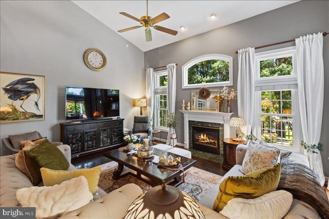 7726 VIRGINIA OAKS DR, Gainesville, VA 20155