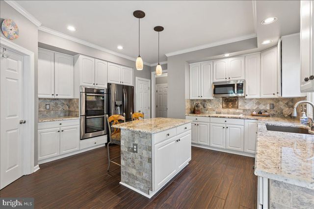 7726 VIRGINIA OAKS DR, Gainesville, VA 20155