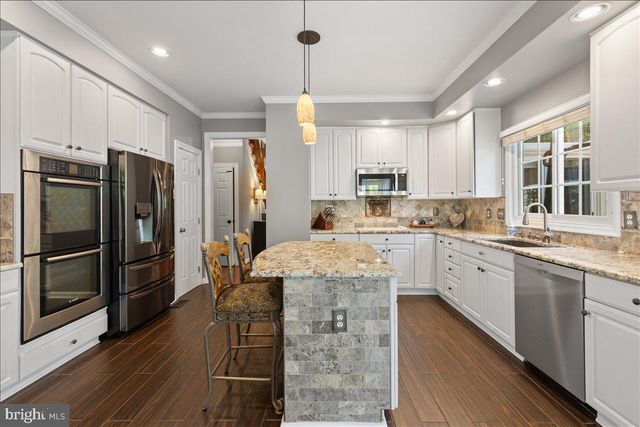 7726 VIRGINIA OAKS DR, Gainesville, VA 20155