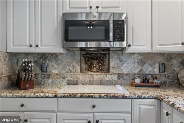 7726 VIRGINIA OAKS DR, Gainesville, VA 20155