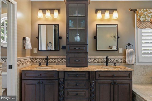 7726 VIRGINIA OAKS DR, Gainesville, VA 20155