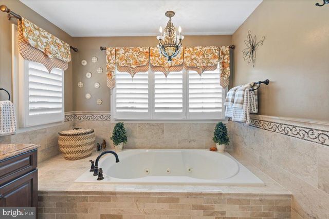 7726 VIRGINIA OAKS DR, Gainesville, VA 20155