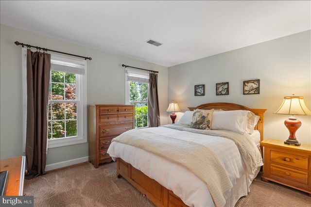 7726 VIRGINIA OAKS DR, Gainesville, VA 20155