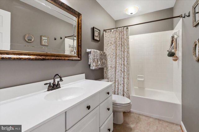 7726 VIRGINIA OAKS DR, Gainesville, VA 20155