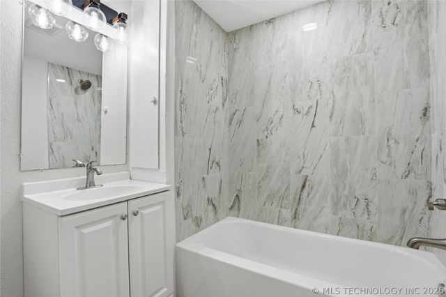 14215 E 480 Road, Claremore, OK 74017