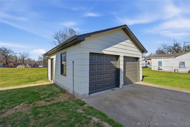 14215 E 480 Road, Claremore, OK 74017