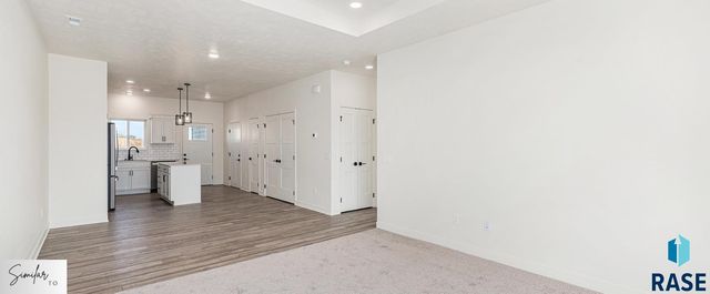 6215 S Hunt Pl Place, Sioux Falls, SD 57106