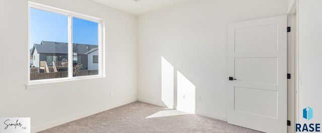 6215 S Hunt Pl Place, Sioux Falls, SD 57106