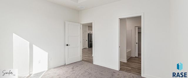 6215 S Hunt Pl Place, Sioux Falls, SD 57106