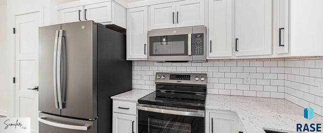 6215 S Hunt Pl Place, Sioux Falls, SD 57106