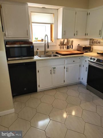 10 HARVEST MEWS, Newtown, PA 18940