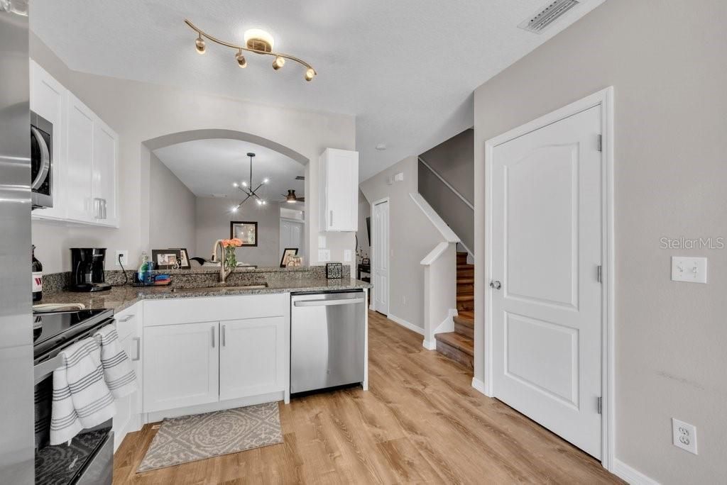 Image 11 of property listing at 15855 FISHHAWK VIEW DRIVE, Lithia, FL 33547