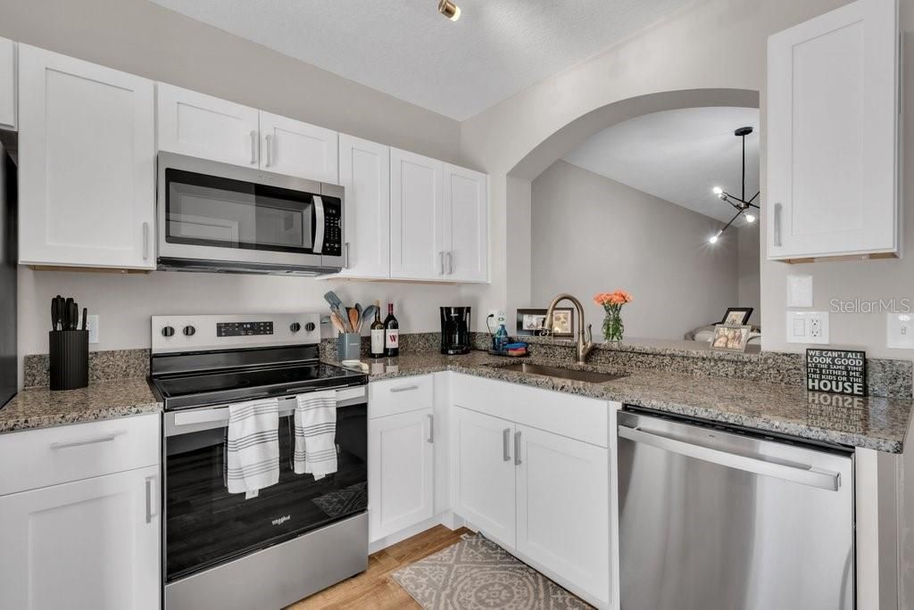 Image 13 of property listing at 15855 FISHHAWK VIEW DRIVE, Lithia, FL 33547