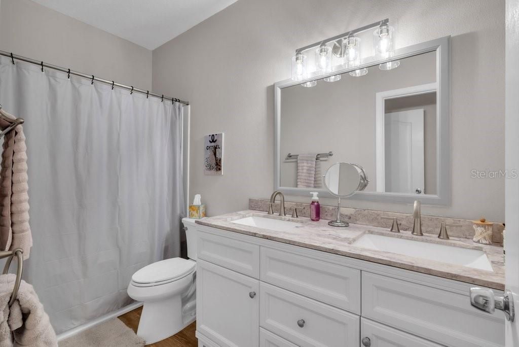 Image 16 of property listing at 15855 FISHHAWK VIEW DRIVE, Lithia, FL 33547