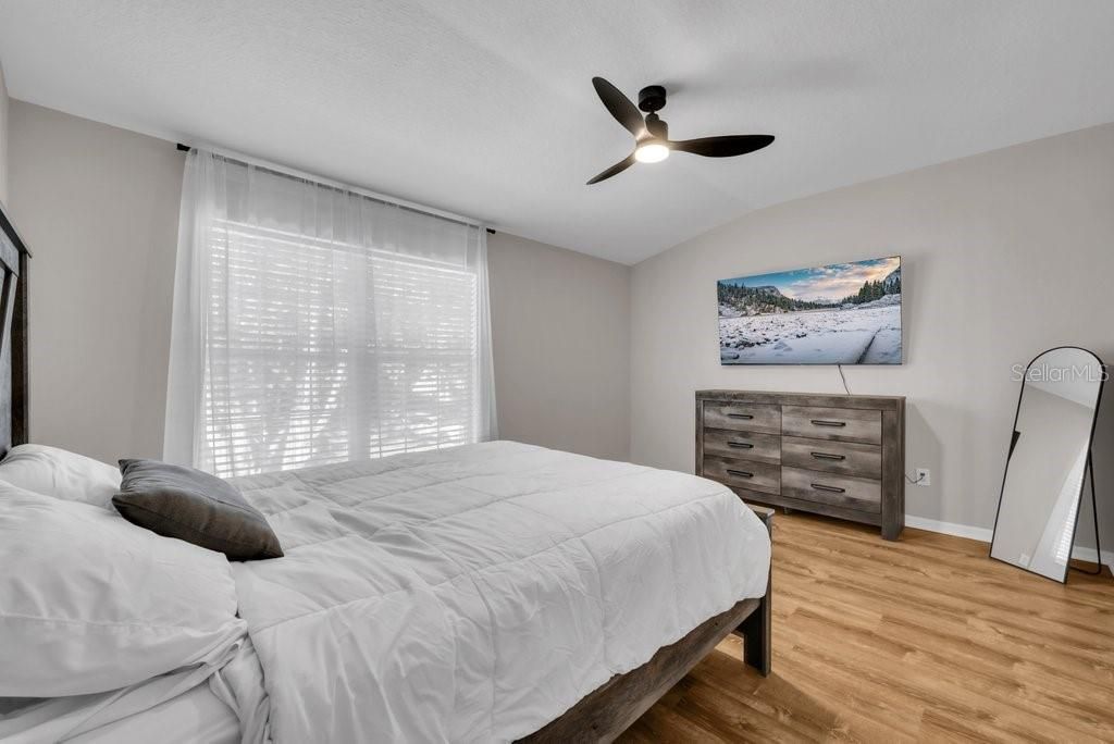 Image 17 of property listing at 15855 FISHHAWK VIEW DRIVE, Lithia, FL 33547