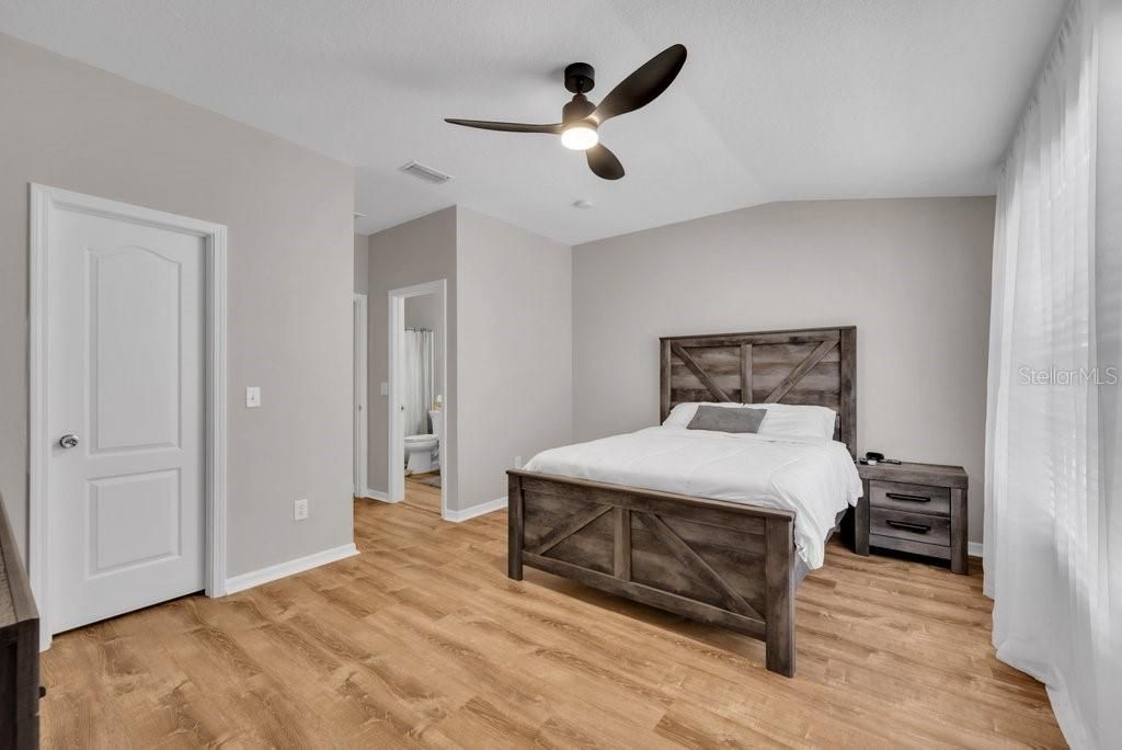 Image 18 of property listing at 15855 FISHHAWK VIEW DRIVE, Lithia, FL 33547