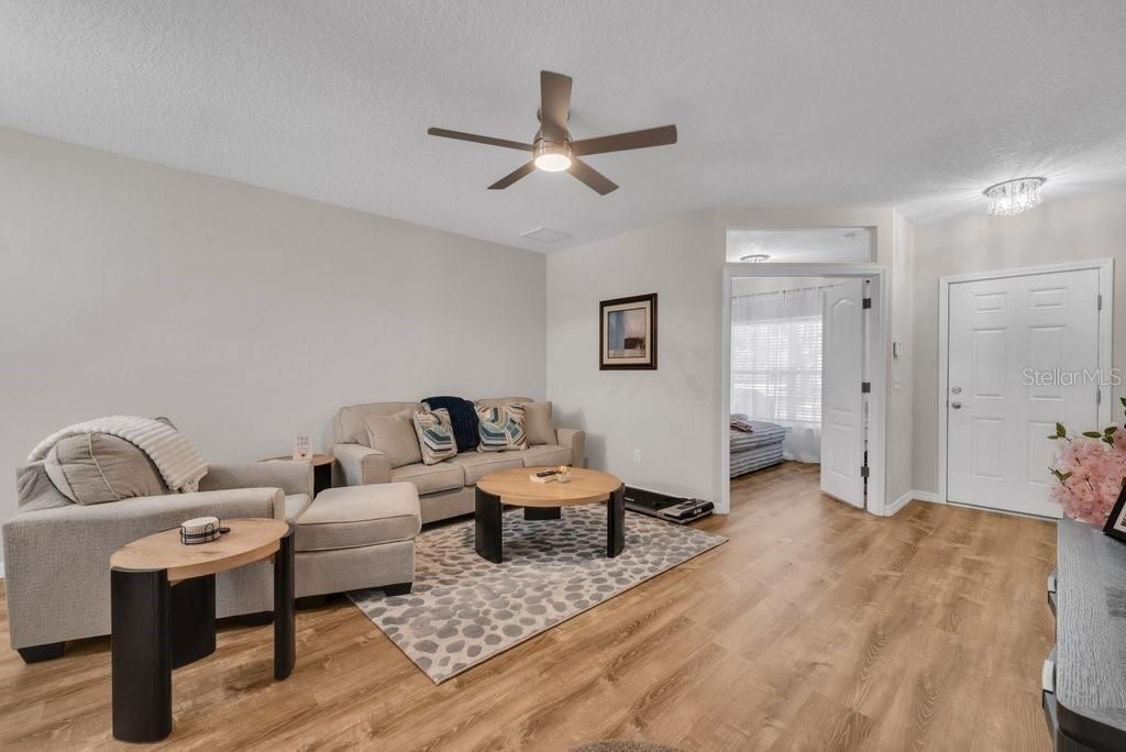 Image 3 of property listing at 15855 FISHHAWK VIEW DRIVE, Lithia, FL 33547