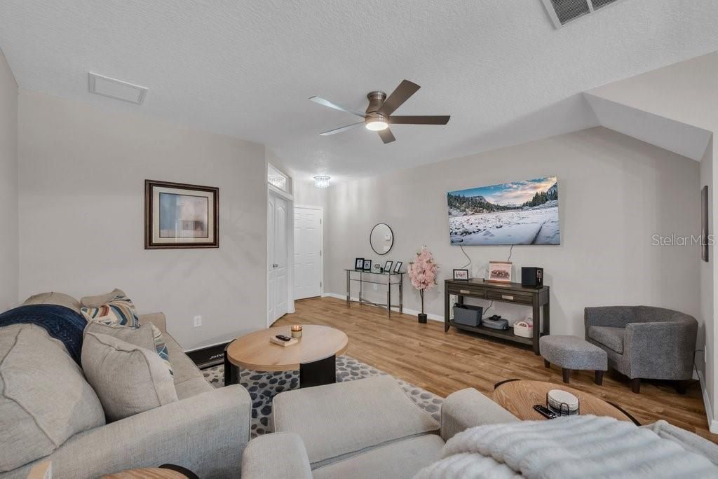 Image 4 of property listing at 15855 FISHHAWK VIEW DRIVE, Lithia, FL 33547