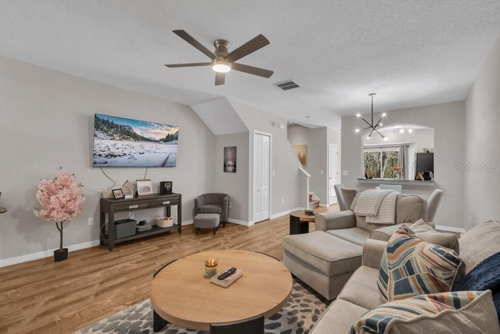 Image 5 of property listing at 15855 FISHHAWK VIEW DRIVE, Lithia, FL 33547