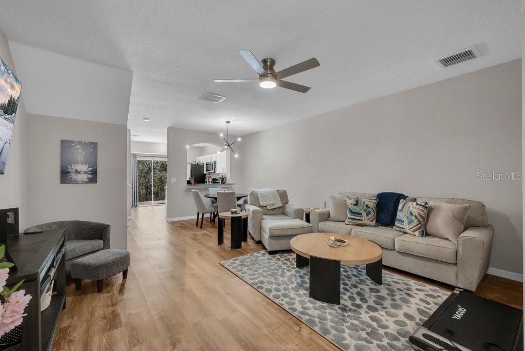 Image 6 of property listing at 15855 FISHHAWK VIEW DRIVE, Lithia, FL 33547