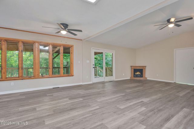 105 Whitestocking Ext, Burgaw, NC 28425
