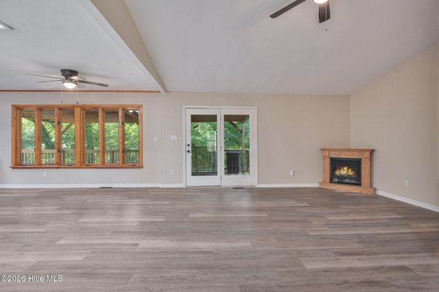 105 Whitestocking Ext, Burgaw, NC 28425