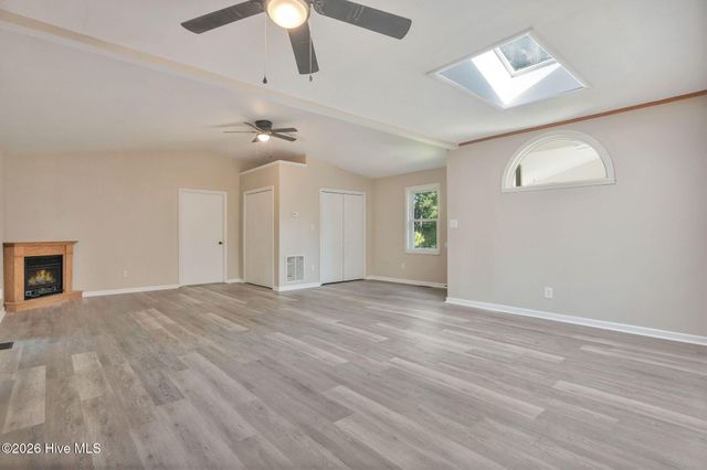 105 Whitestocking Ext, Burgaw, NC 28425