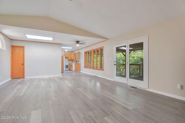 105 Whitestocking Ext, Burgaw, NC 28425
