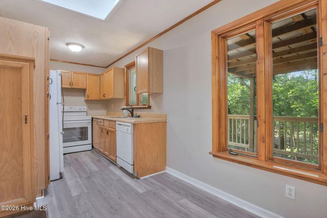 105 Whitestocking Ext, Burgaw, NC 28425